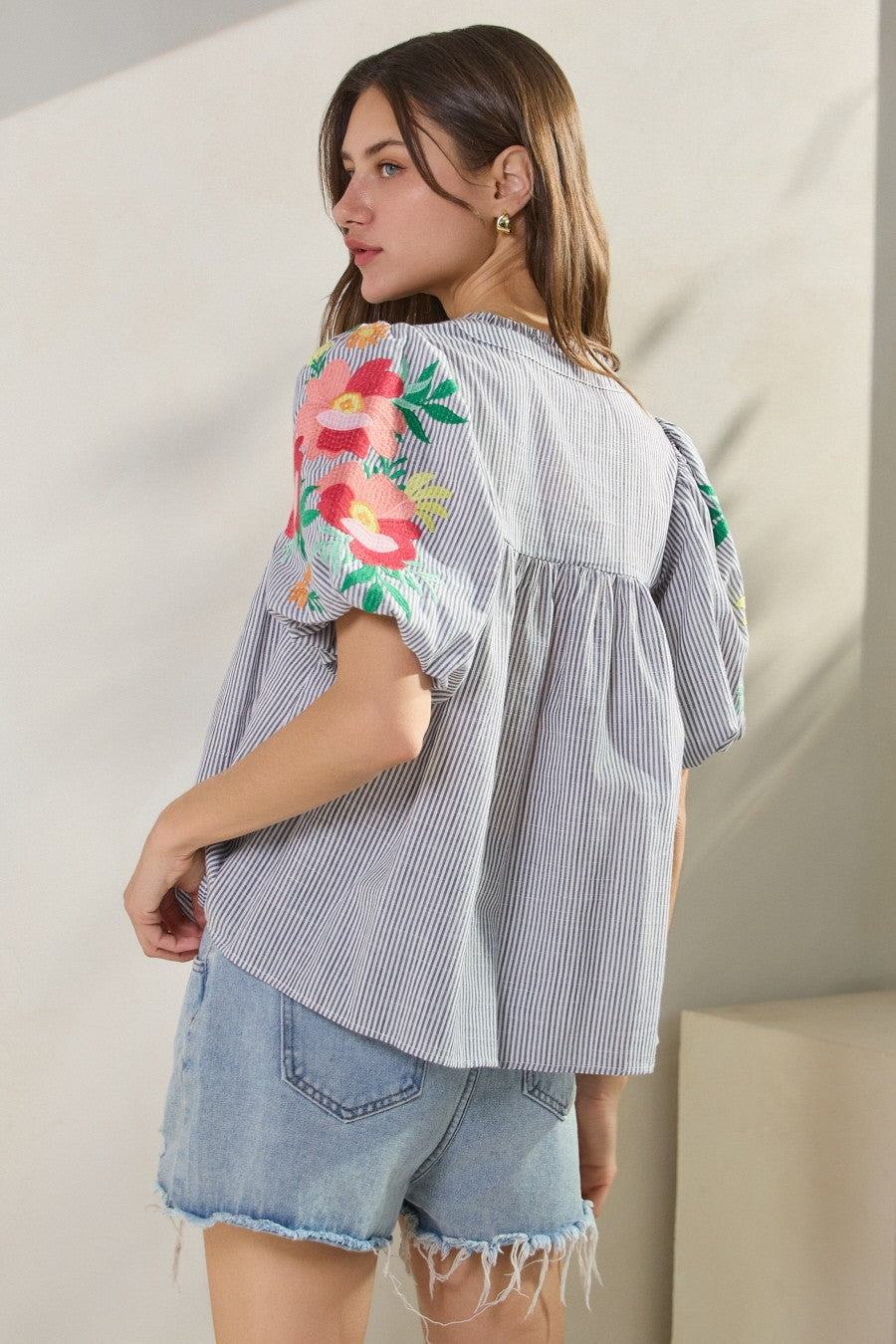 Embroidered Puff Sleeve Blouse