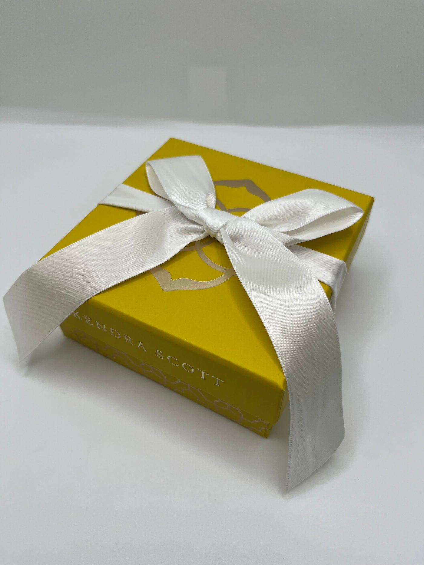 Kendra Scott Boxed Elisa Mikki Gold Gift Set