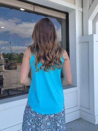 Lulu B Solid Sleeveless Key Hole Top