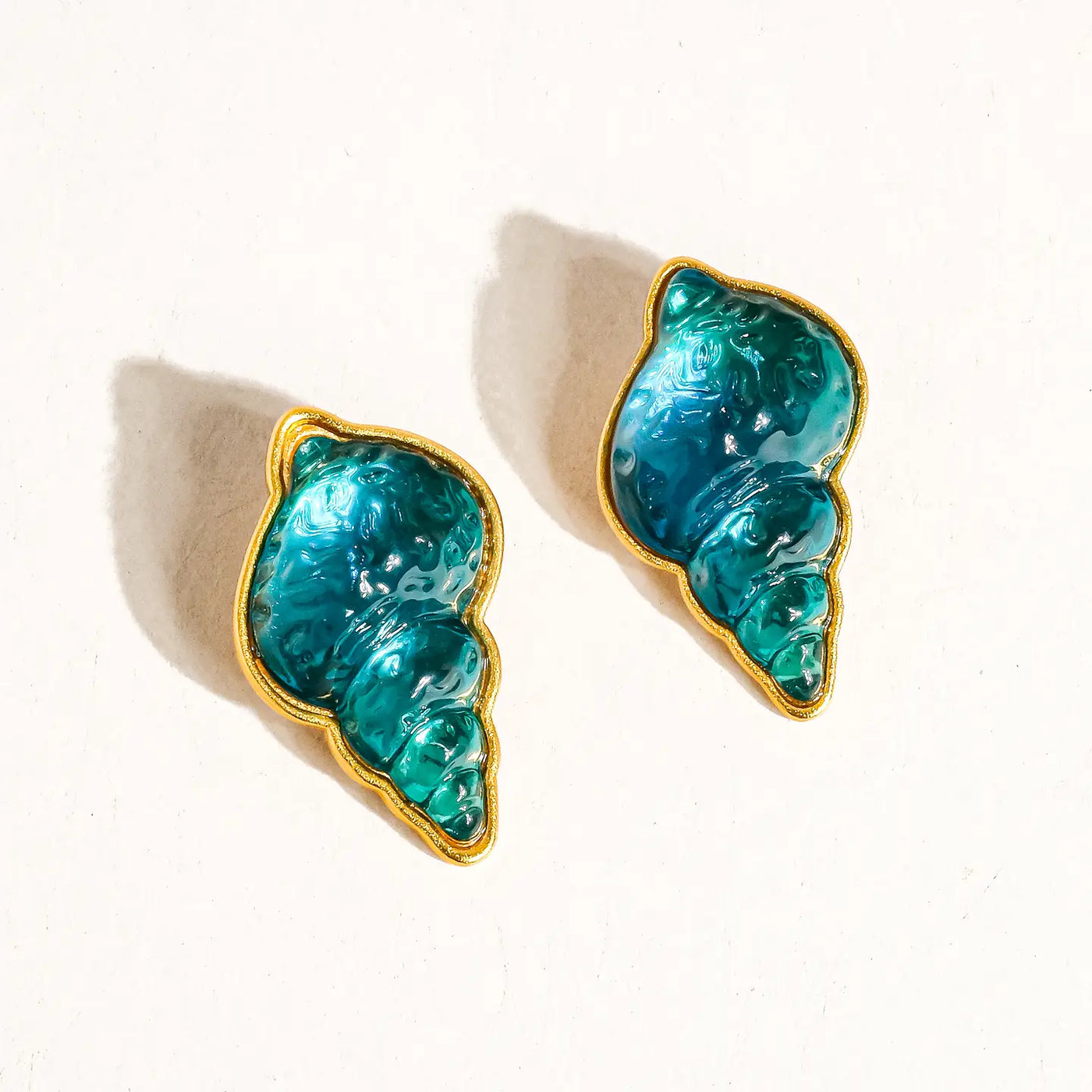 Gold Vintage Shell Stud