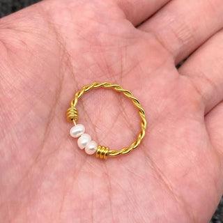 Twisted Mini Pearl Ring