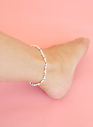 Beaded Blondes White Sprinkle Anklet in Gold