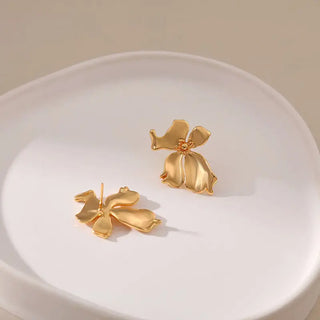 Elegant Flower Stud Earrings