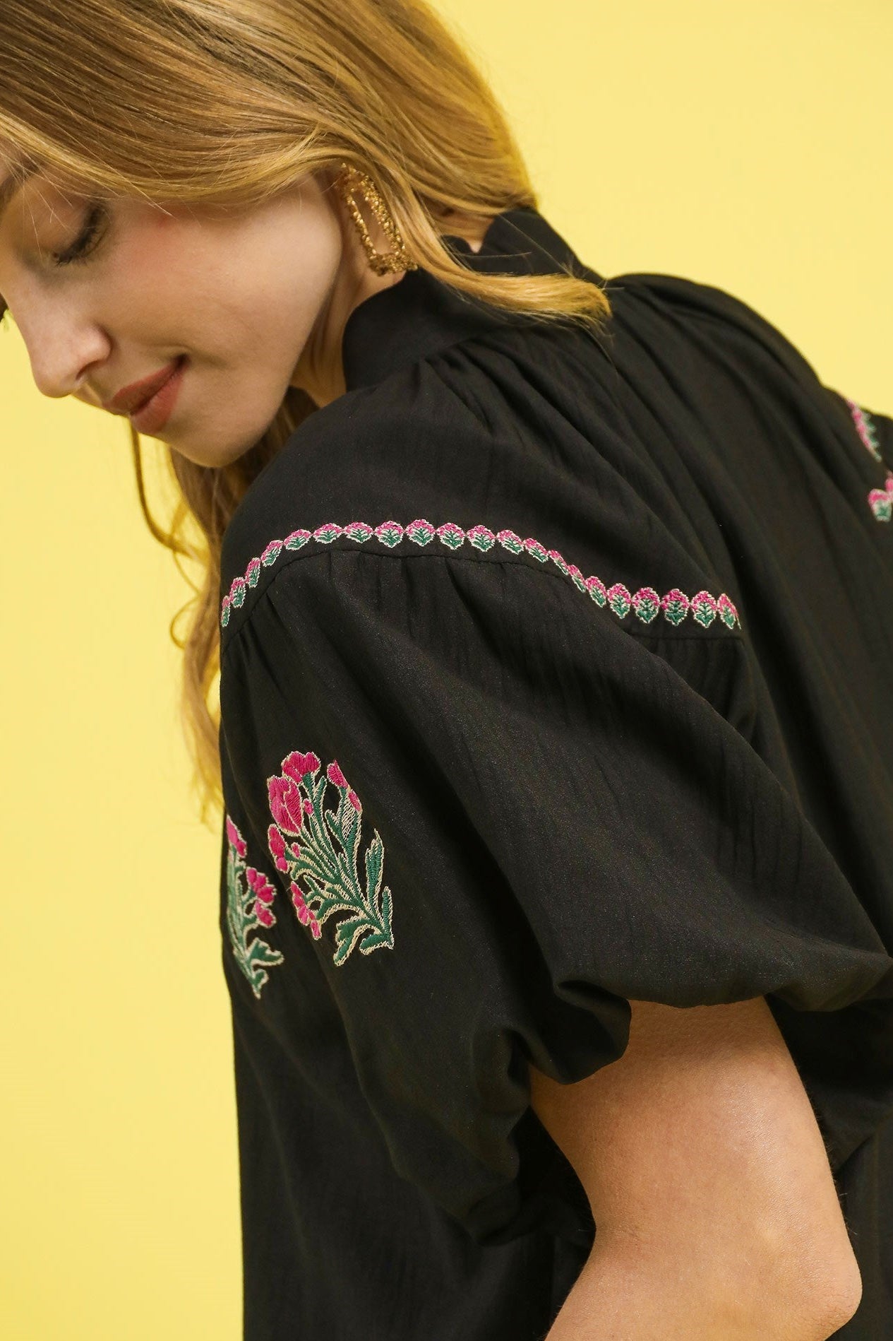 Umgee Floral Embroidered Puff Sleeve Blouse