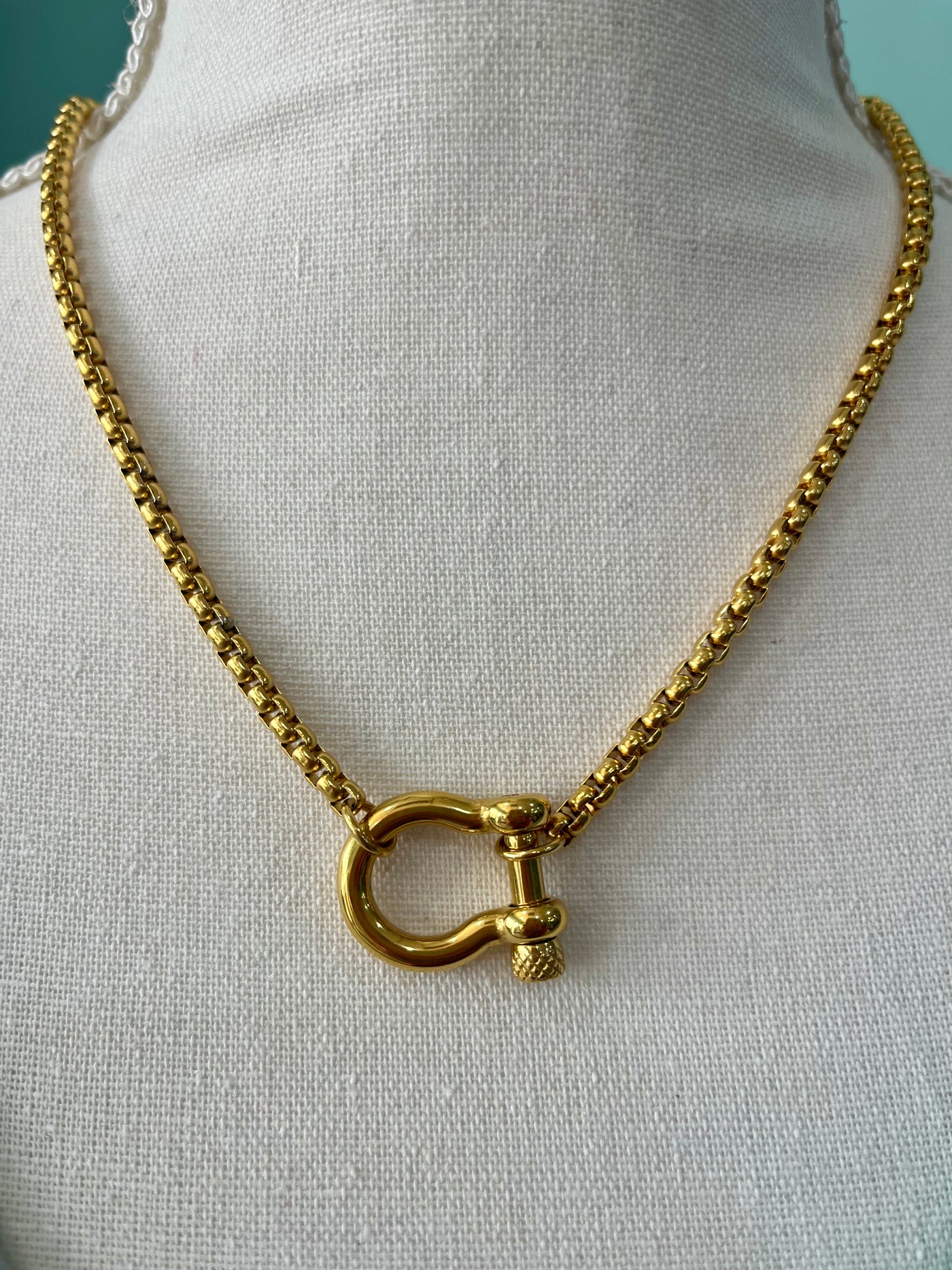 Horseshoe Chain Necklace