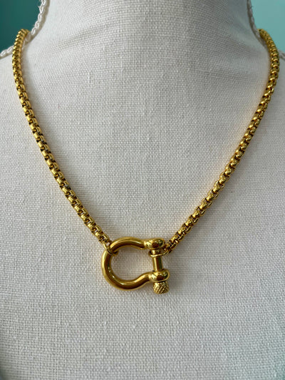 Horseshoe Chain Necklace