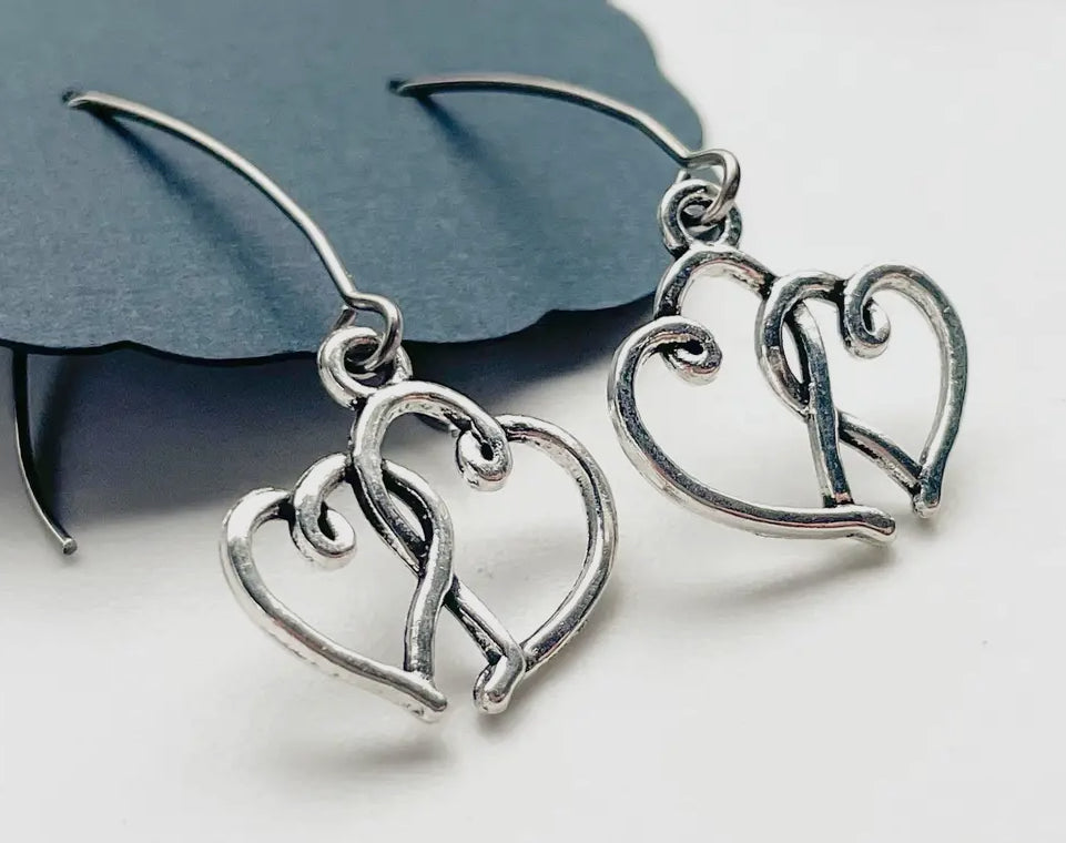 Intertwined heart earrings