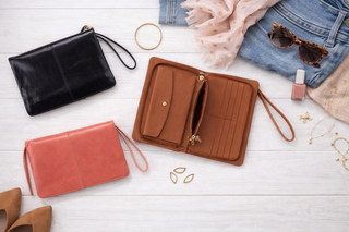 Hobo Evolve Wristlet