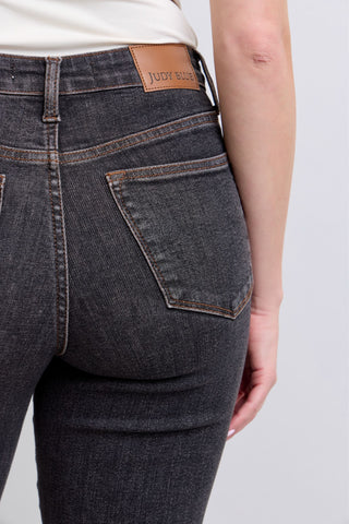Judy Blue Black Wash Mid Rise Tummy Control Slim Jean