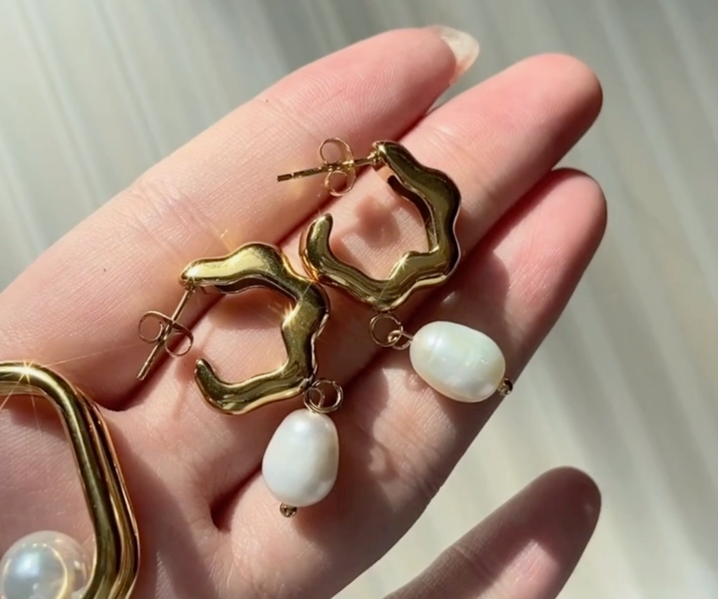 Groovy Pearl Earrings