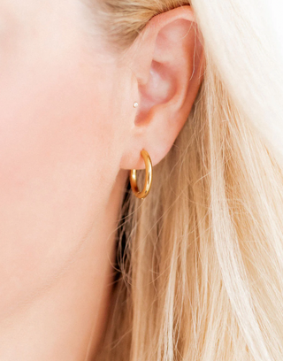 Linny Co Scarlet Huggie 14 mm Hoop