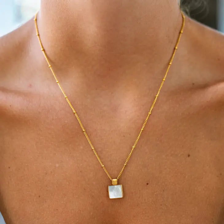 Alco Endlessly Creating Gold Necklace