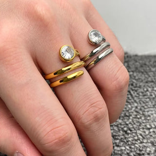 Inlaid Zircon Spiral Ring