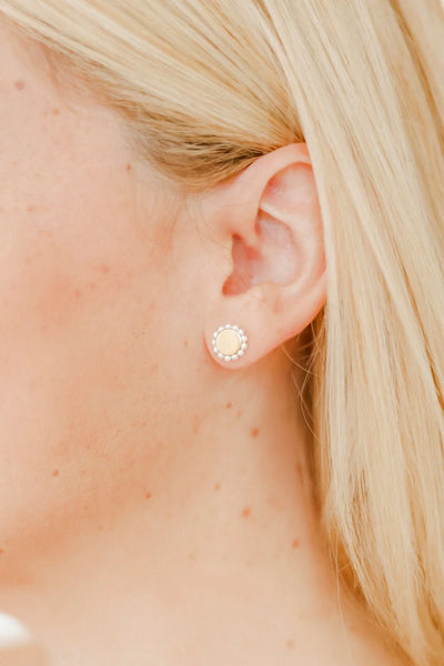 Alice Pearl Screwback Stud Earring