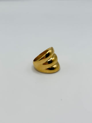 Large Gold Shell Ring